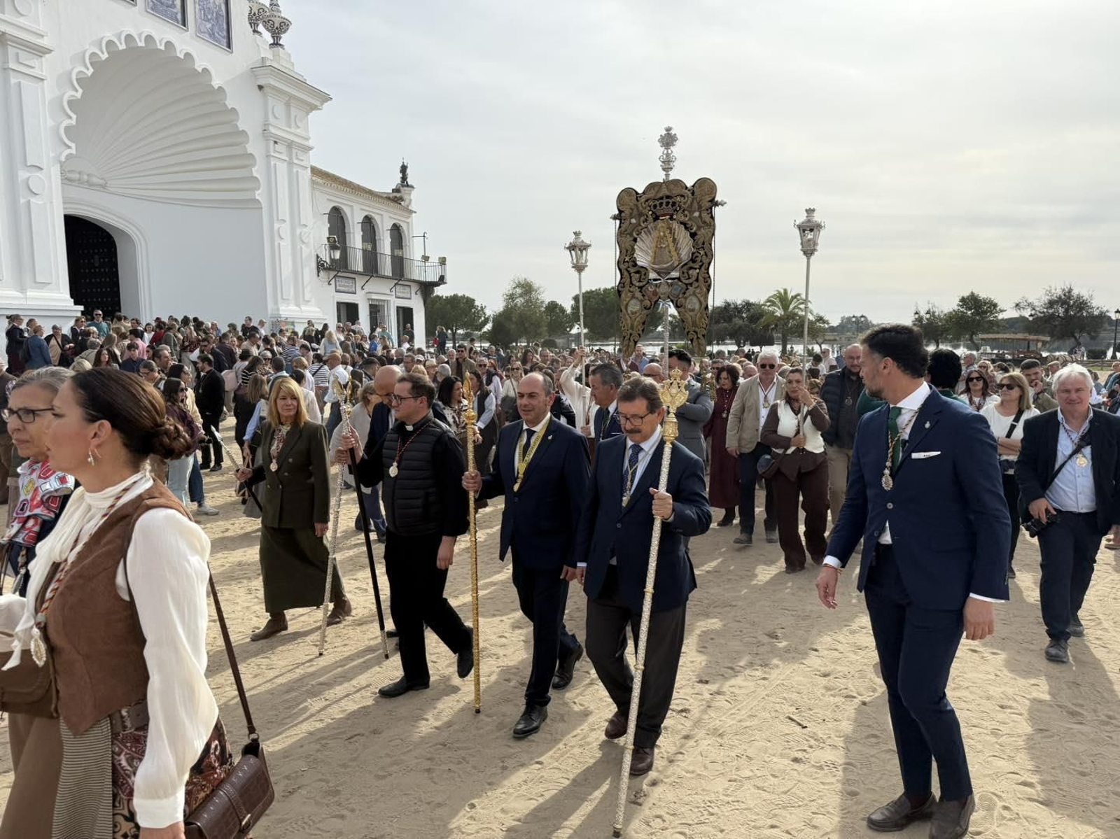Las mejores imágenes de la peregrinación extraordinaria de Emigrantes a la aldea de El Rocío