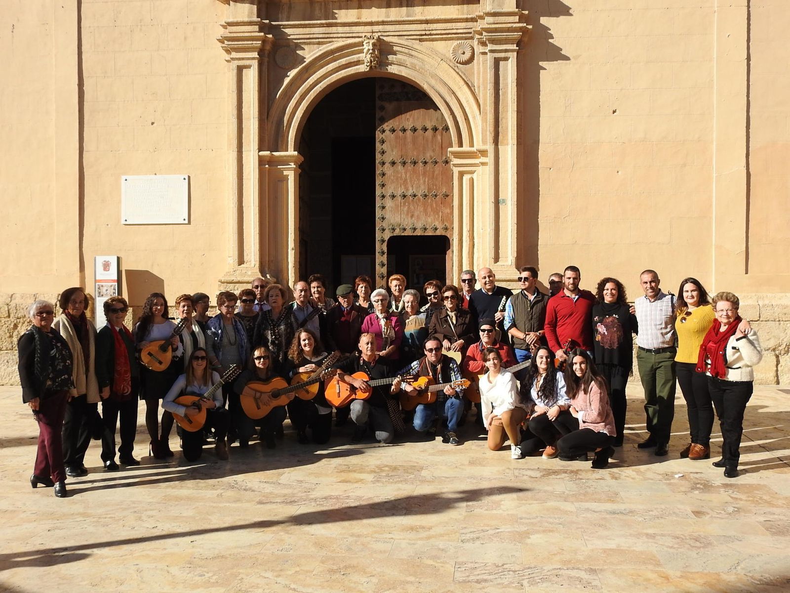 Foto de familia con la cuadrilla de Huércal-Overa.