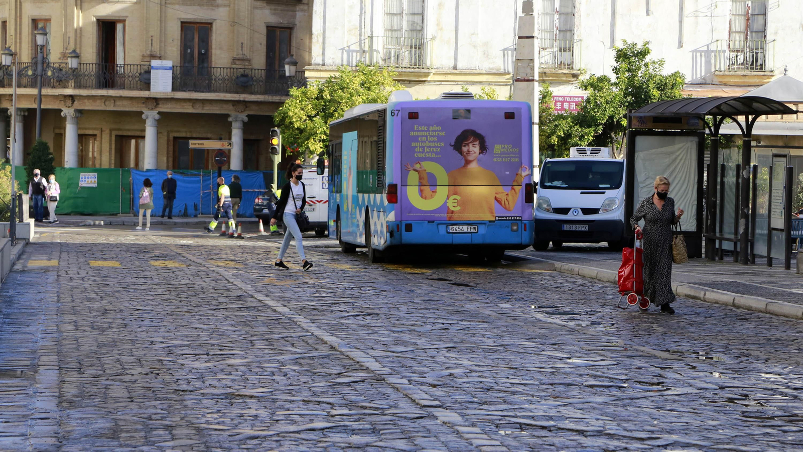 La plaza Esteve recupera la normalidad y a los autobuses