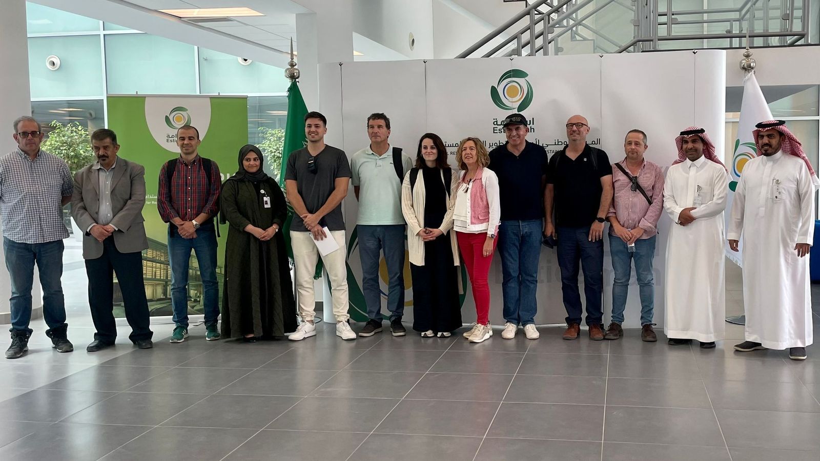 Foto de familia a la llegada a Arabia Saudí.