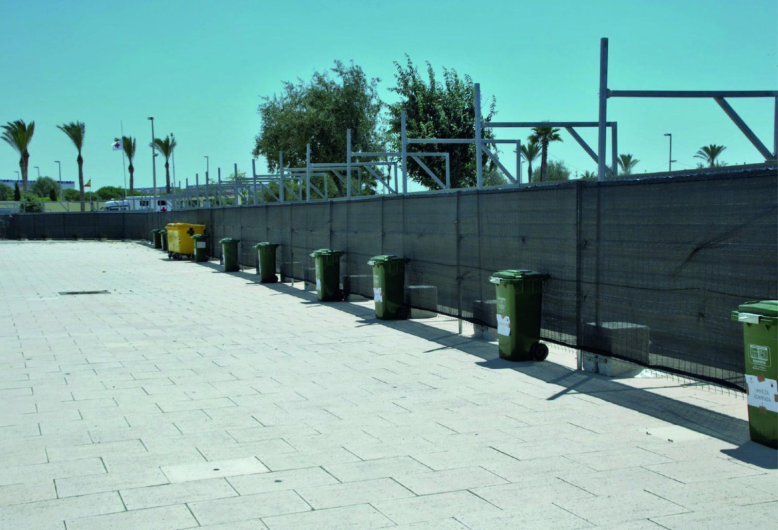 Una imagen de los contenedores para los residudos en el recinto.