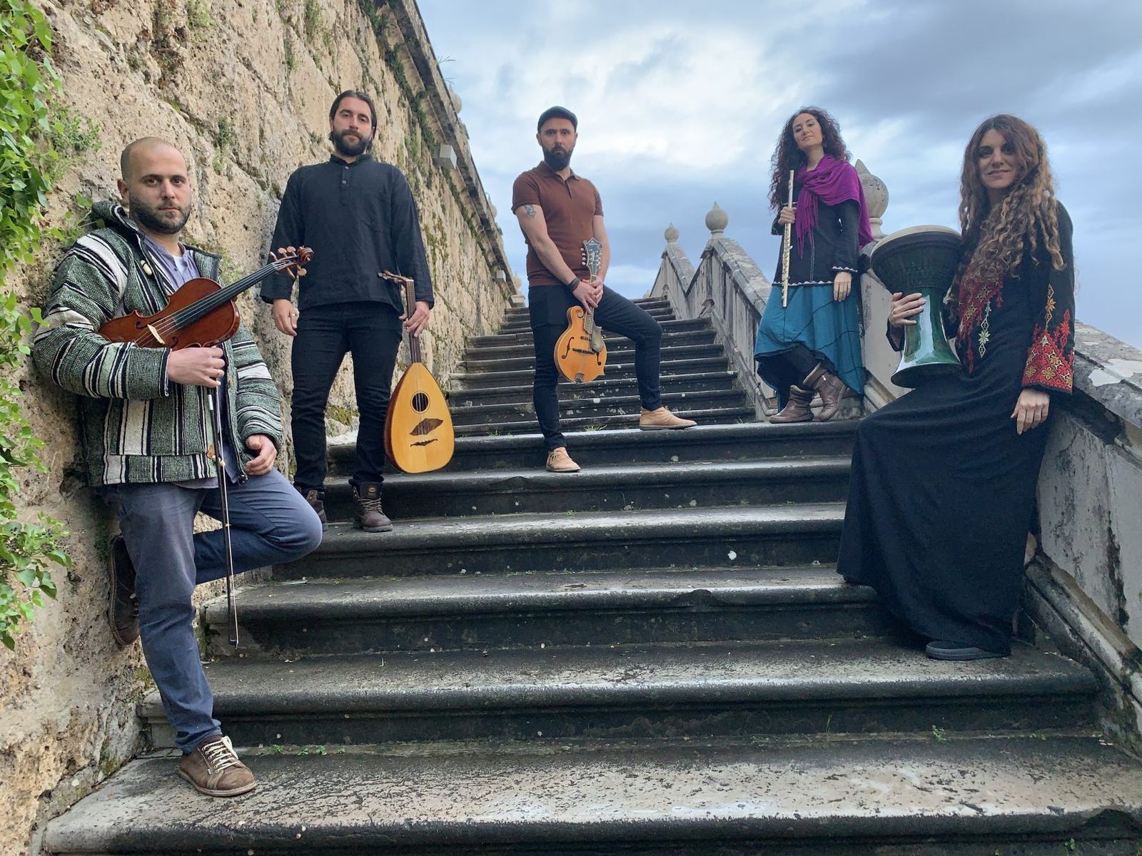 Foto de familia del grupo Darash