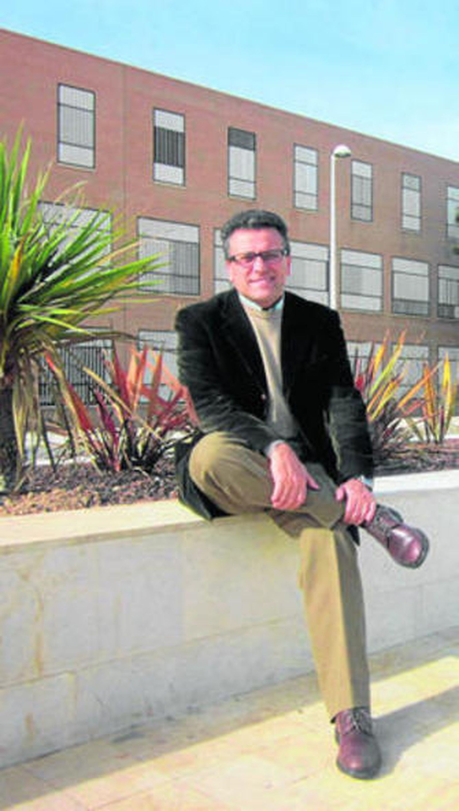 Miguel Ángel Mañas en una de las zonas de descanso de la UAL.