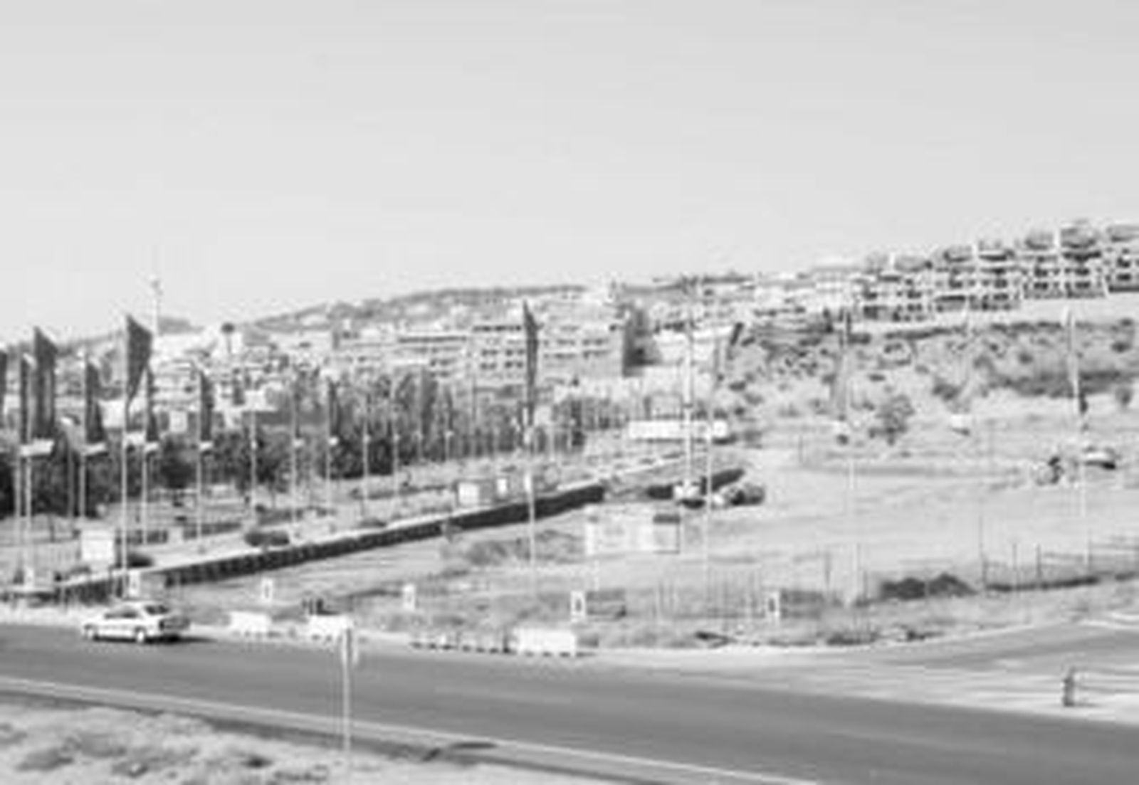 Zona en la que el Ayuntamiento propone instalar el puente de conexión viaria.