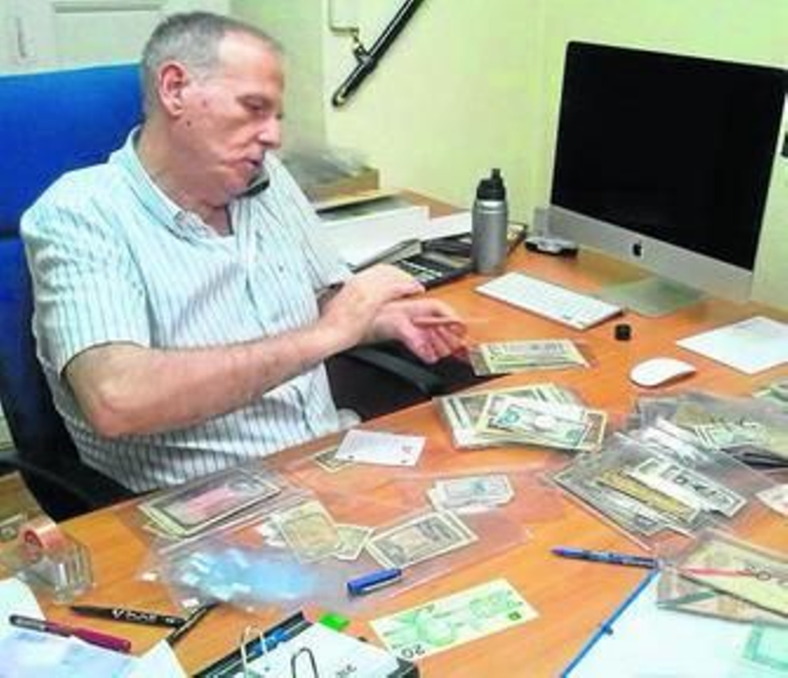 Félix Cuquerella trabajando en su despacho en Madrid. Félix Cuquerella trabajando en su despacho en Madrid.