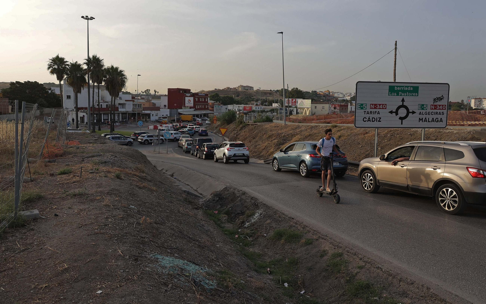Fotos del colapso de tráfico en la N-340 por las obras del Acceso Sur de Algeciras