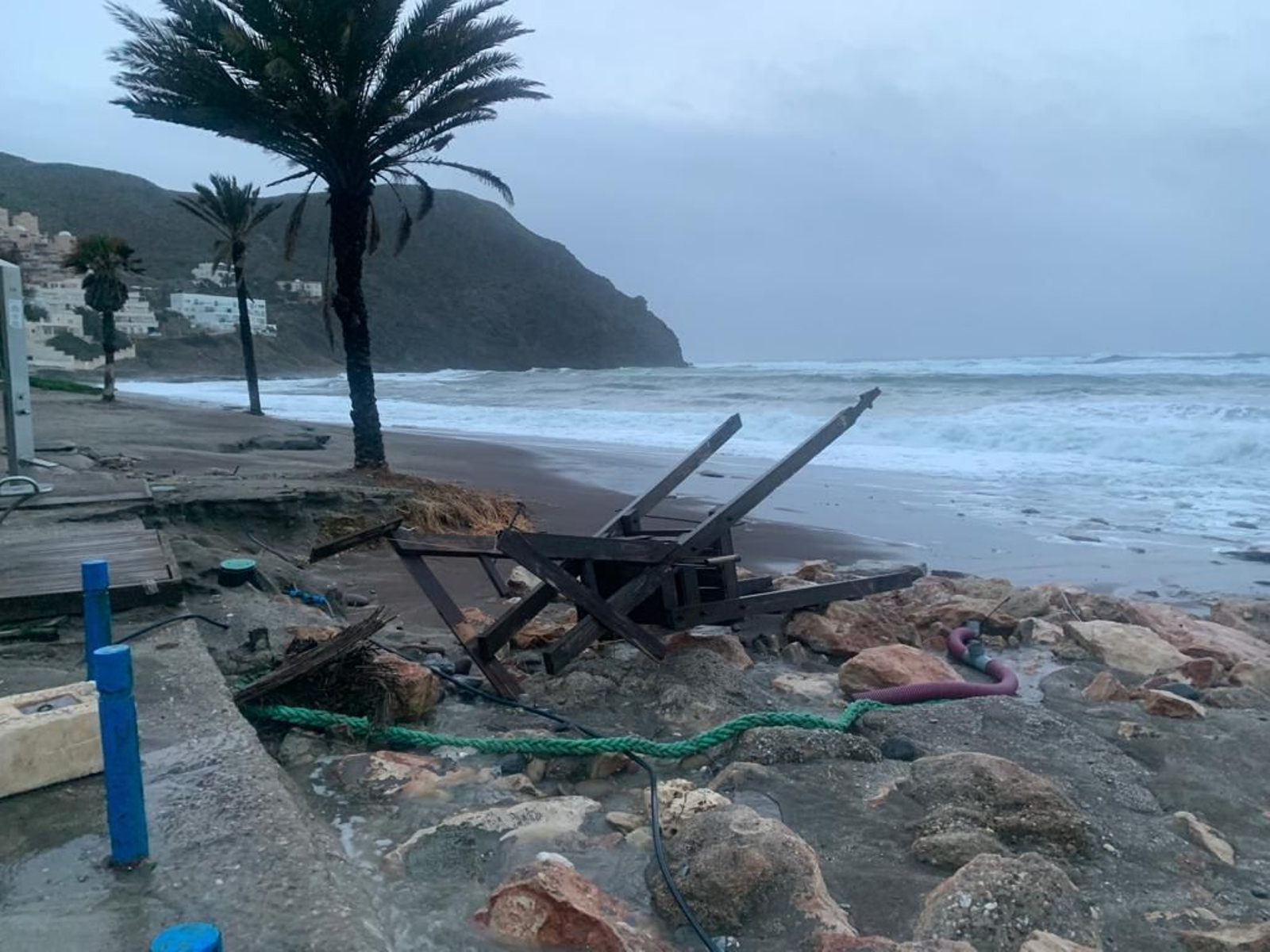 Daños por el temporal en Playa Lancón de Carboneras.