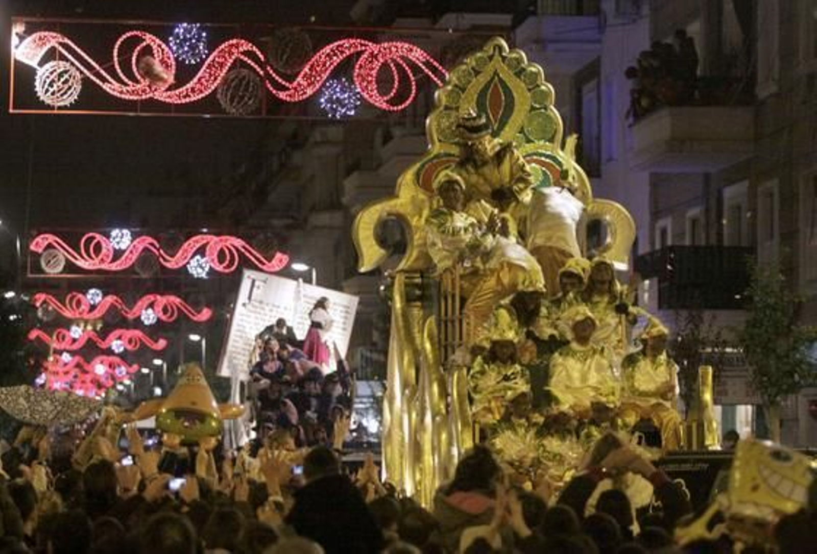 Cabalgata de los Reyes Magos por la calle Asunción. / Belén Vargas
