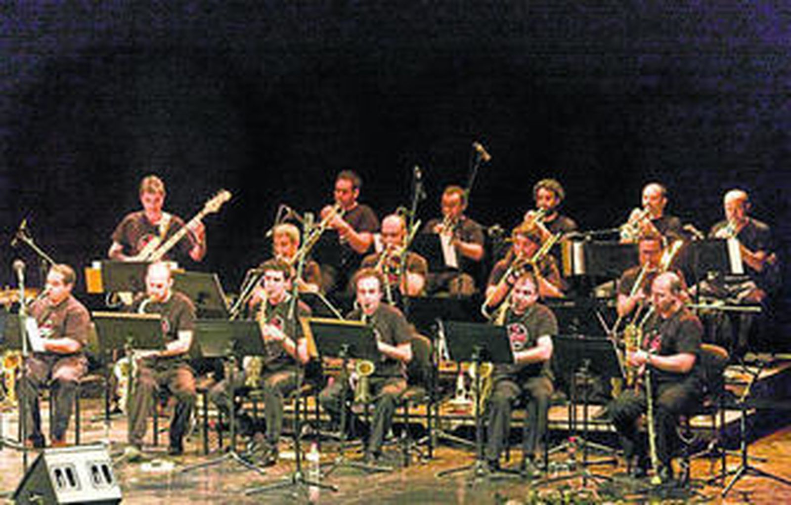 Miembros de la Clasijazz Big Band en un concierto en el Maestro Padilla.