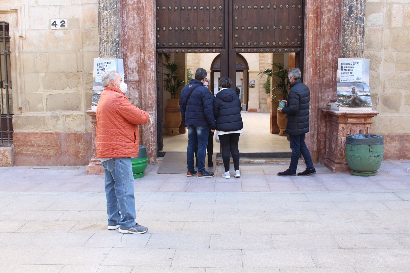 El roscón de Reyes gigante y solidario de Lucena, en fotografías