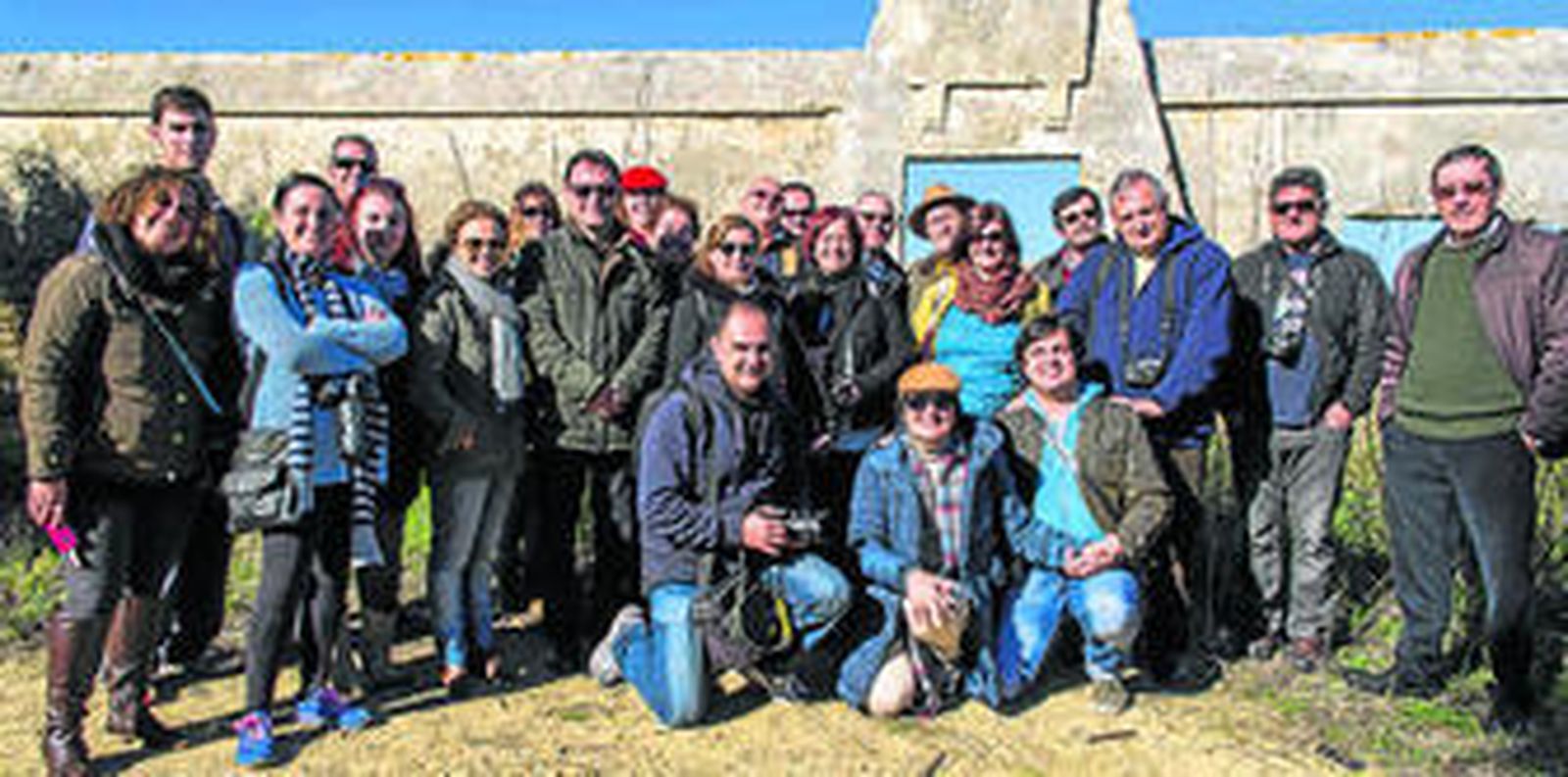 El grupo de interesados por el patrimonio isleño que ha visitado el Cementerio de los Ingleses (en una imagen de Diego Bernal Bugatto).