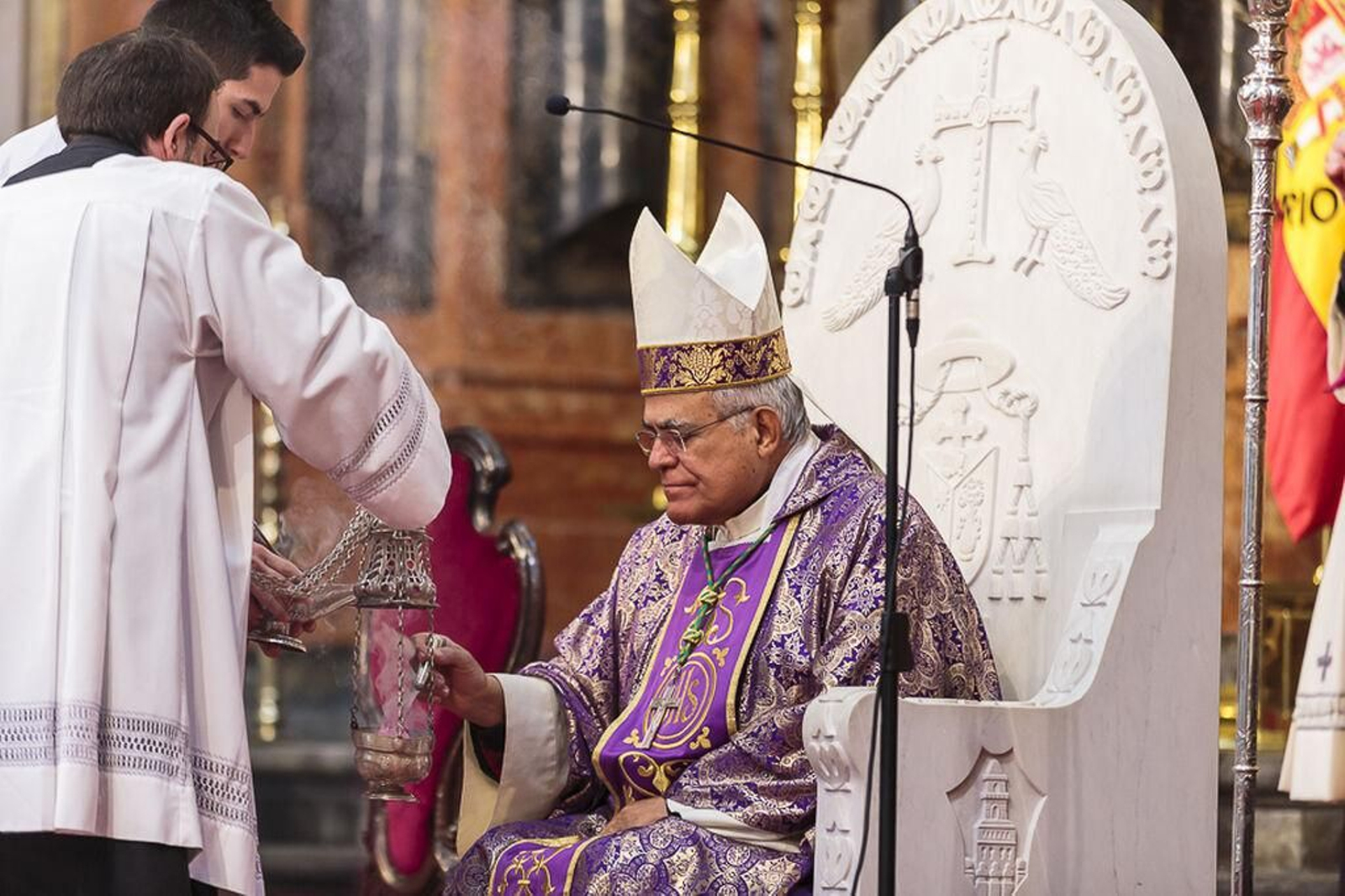 El obispo de Córdoba, en la celebración del Miércoles de Ceniza en la Catedral. El obispo de Córdoba, en la celebración del Miércoles de Ceniza en la Catedral.