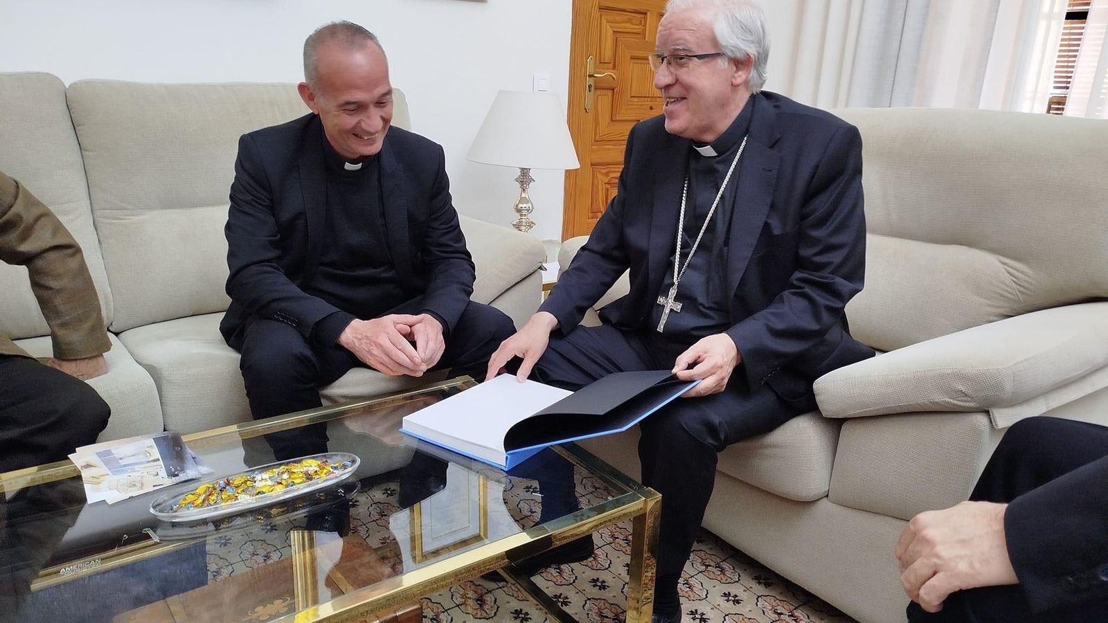 Saiz Meneses reunido con la representación eclesiástica valenciana