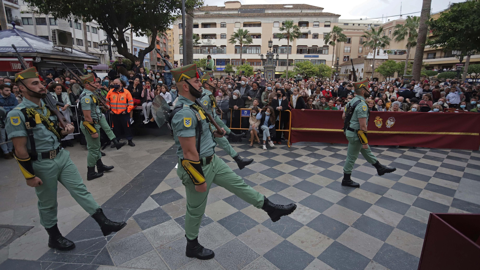 Fotos del Lunes Santo en Algeciras: La Columna y la Legión