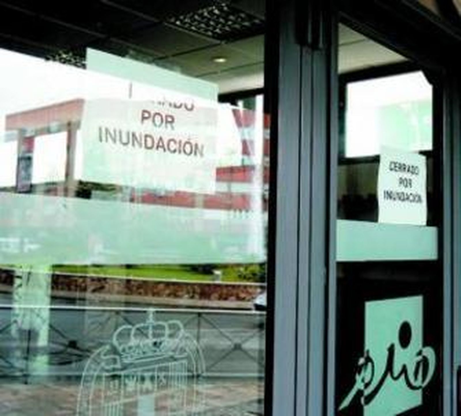 Las fuertes precipitaciones paralizan la vida en la ciudad