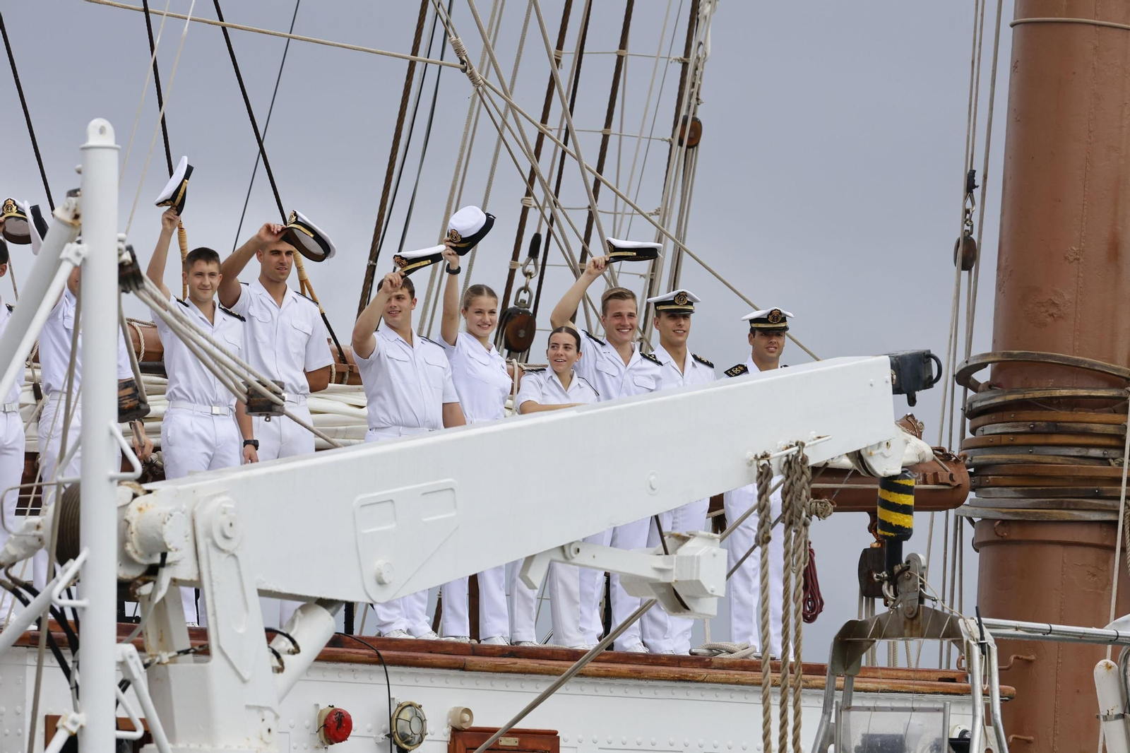Las imágenes del rencuentro de la reina Letizia y la Princesa Leonor en el atraque del 'Elcano' en Panamá