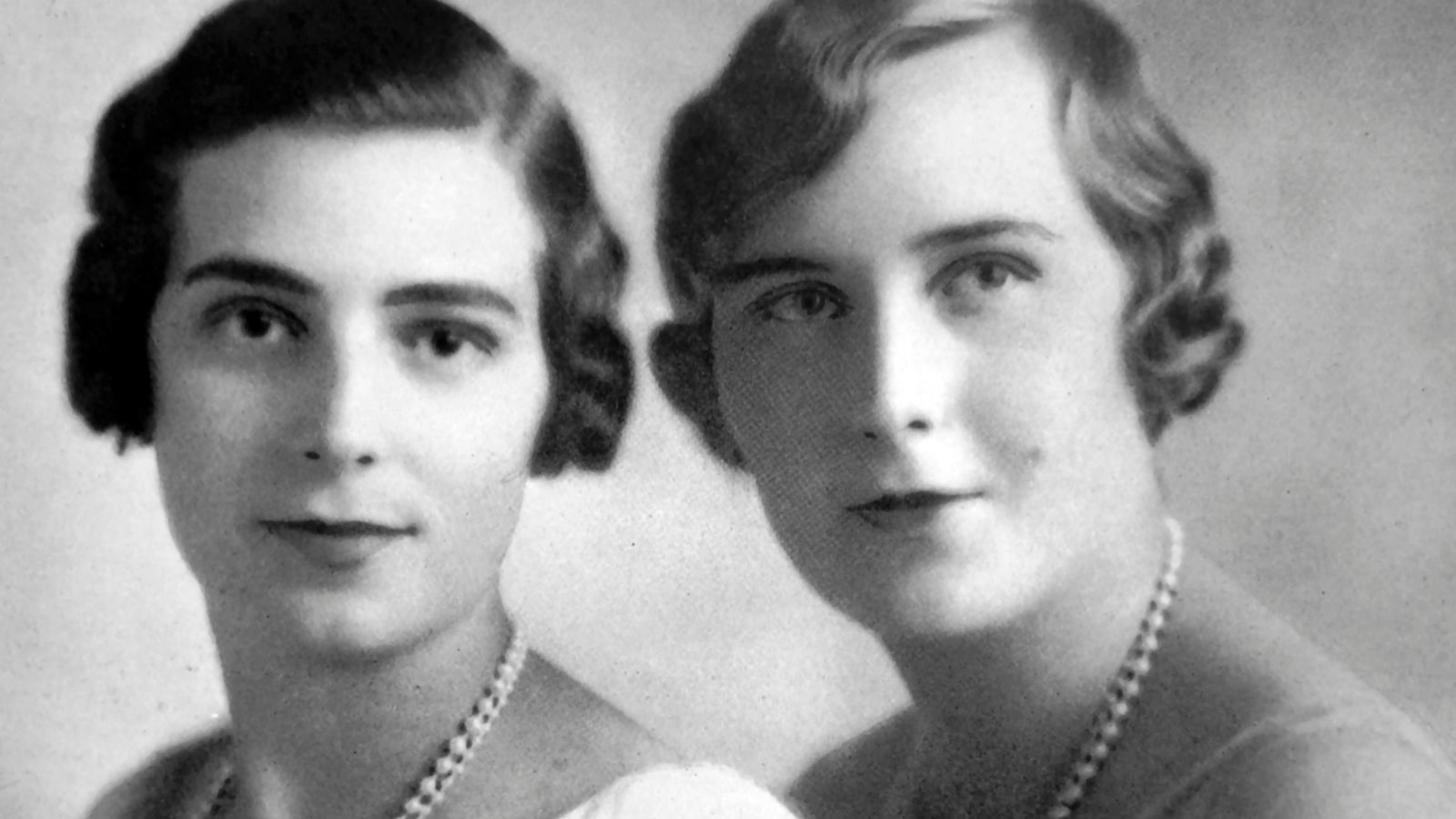 Las infantas Beatriz y María Cristina de Borbón y Battenberg.