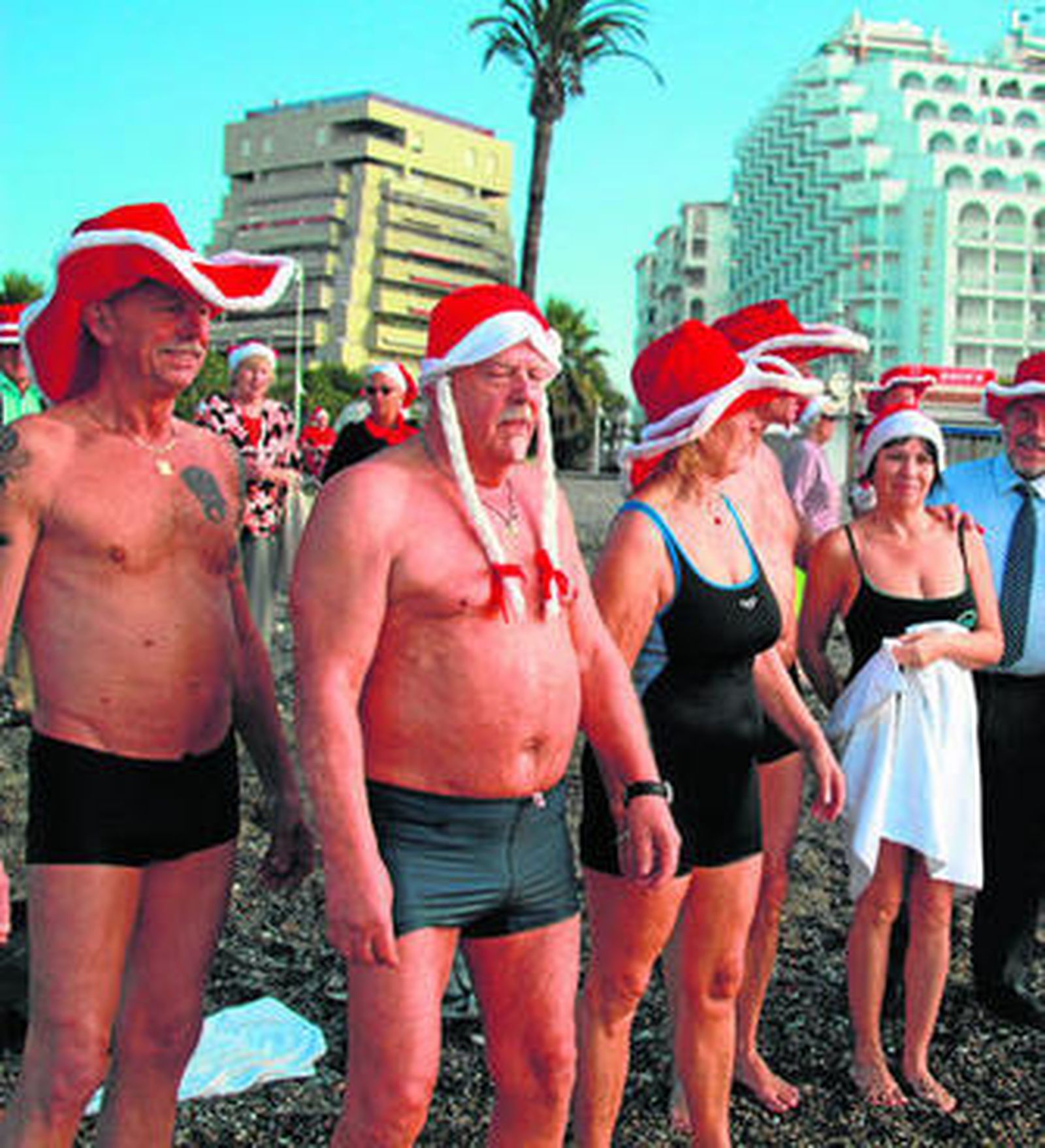 Los turistas aprovecharon la 'agradable' temperatura del mar.