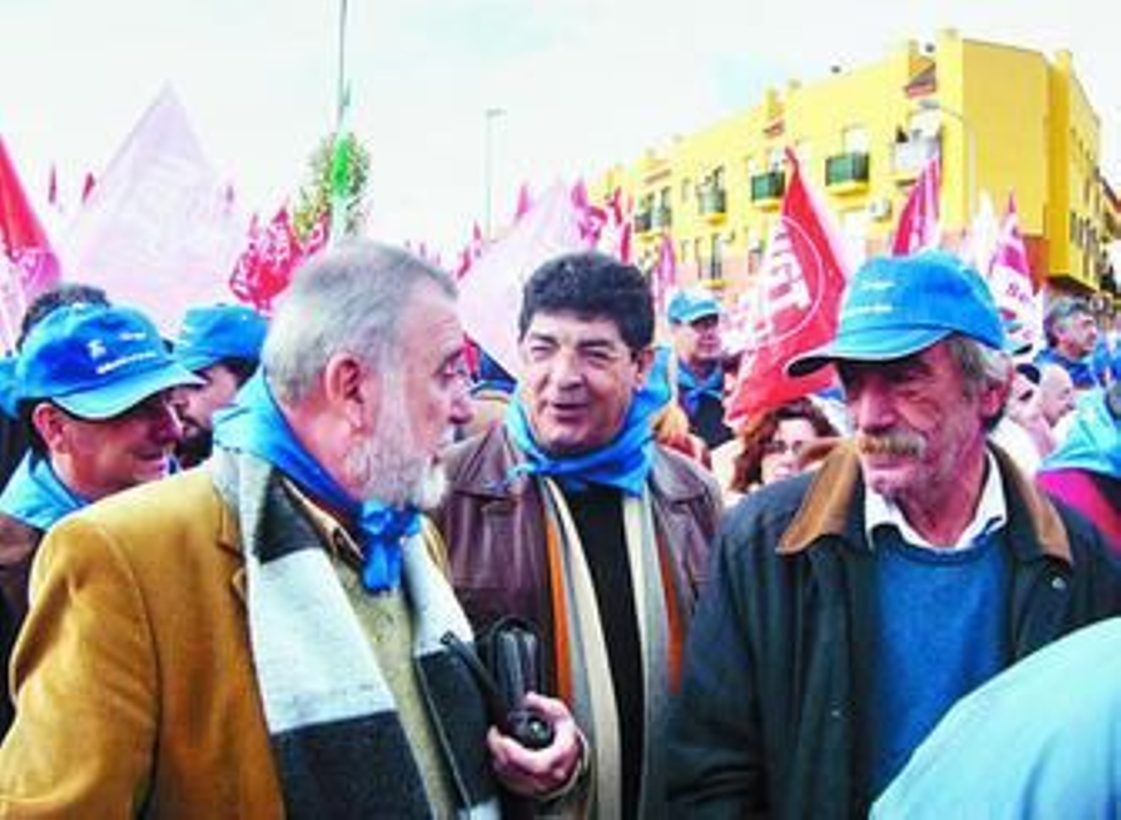 Antonio Rodrigo Torrijos y Diego Valderas, ayer en la protesta.