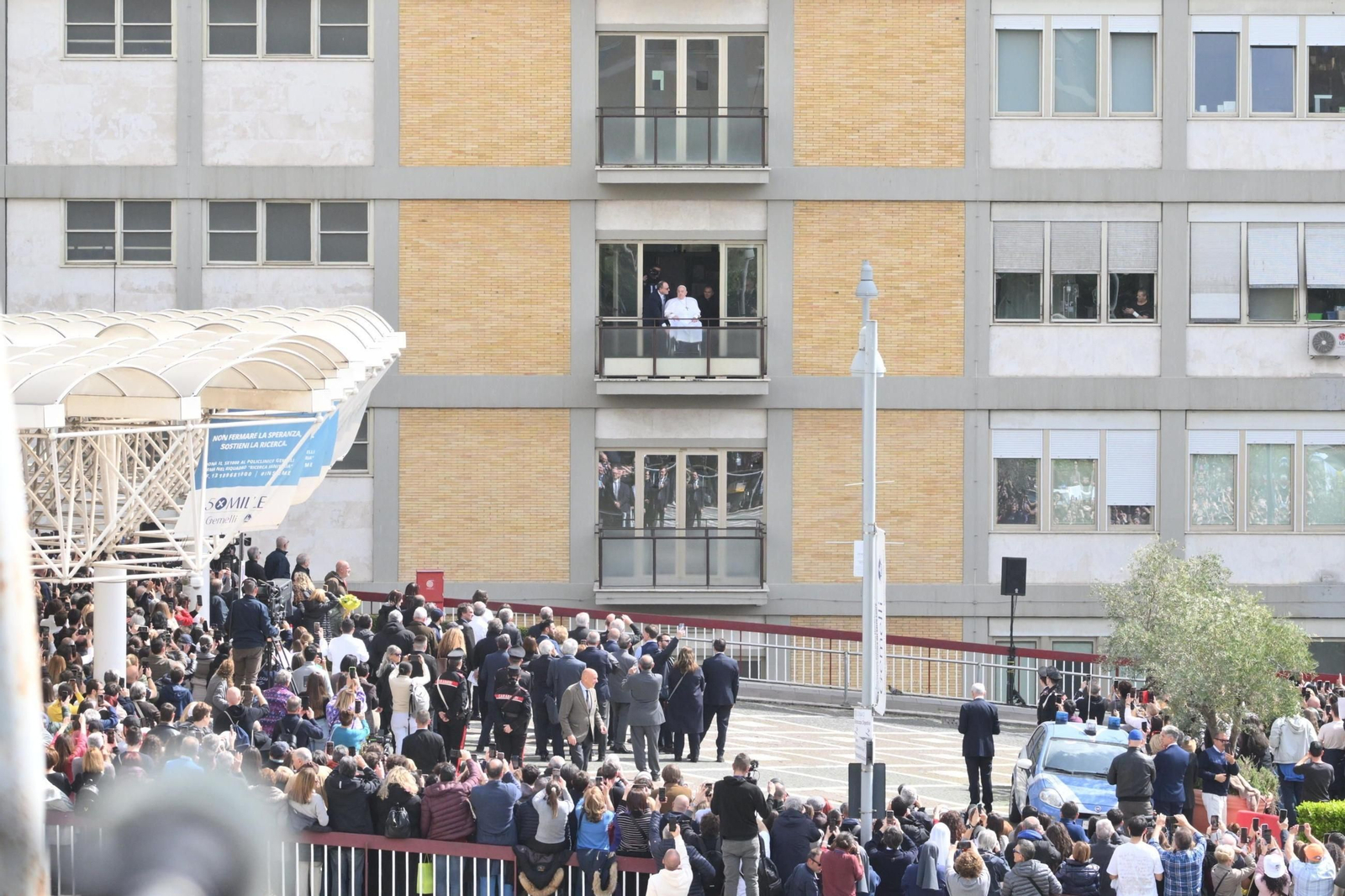 Las mejores imágenes de la reaparición del Papa