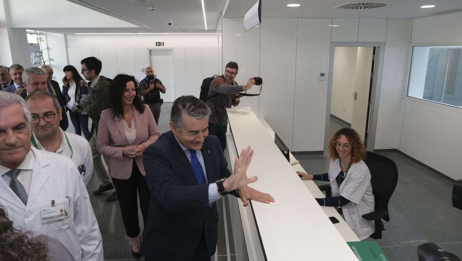 Visita del Consejero de Salud, Antonio Sanz, al nuevo edificio de consultas externas del Hospital Torrecárdenas, en imágenes