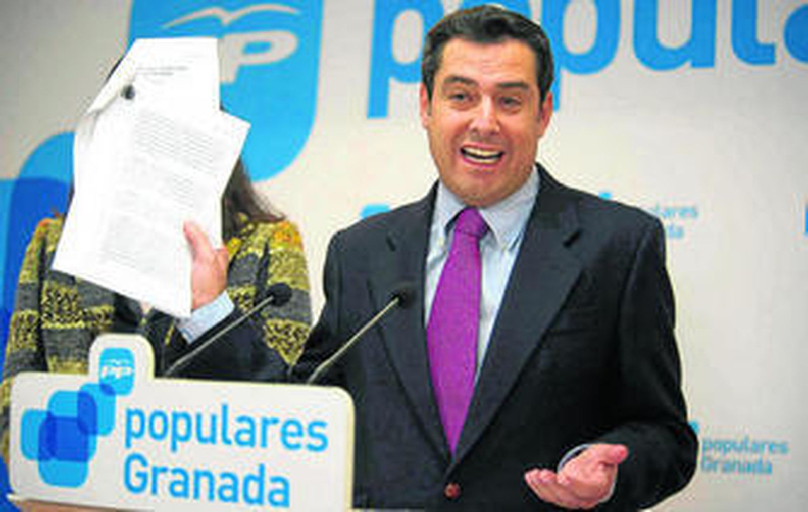 Juan Manuel Moreno, ayer en Granada.
