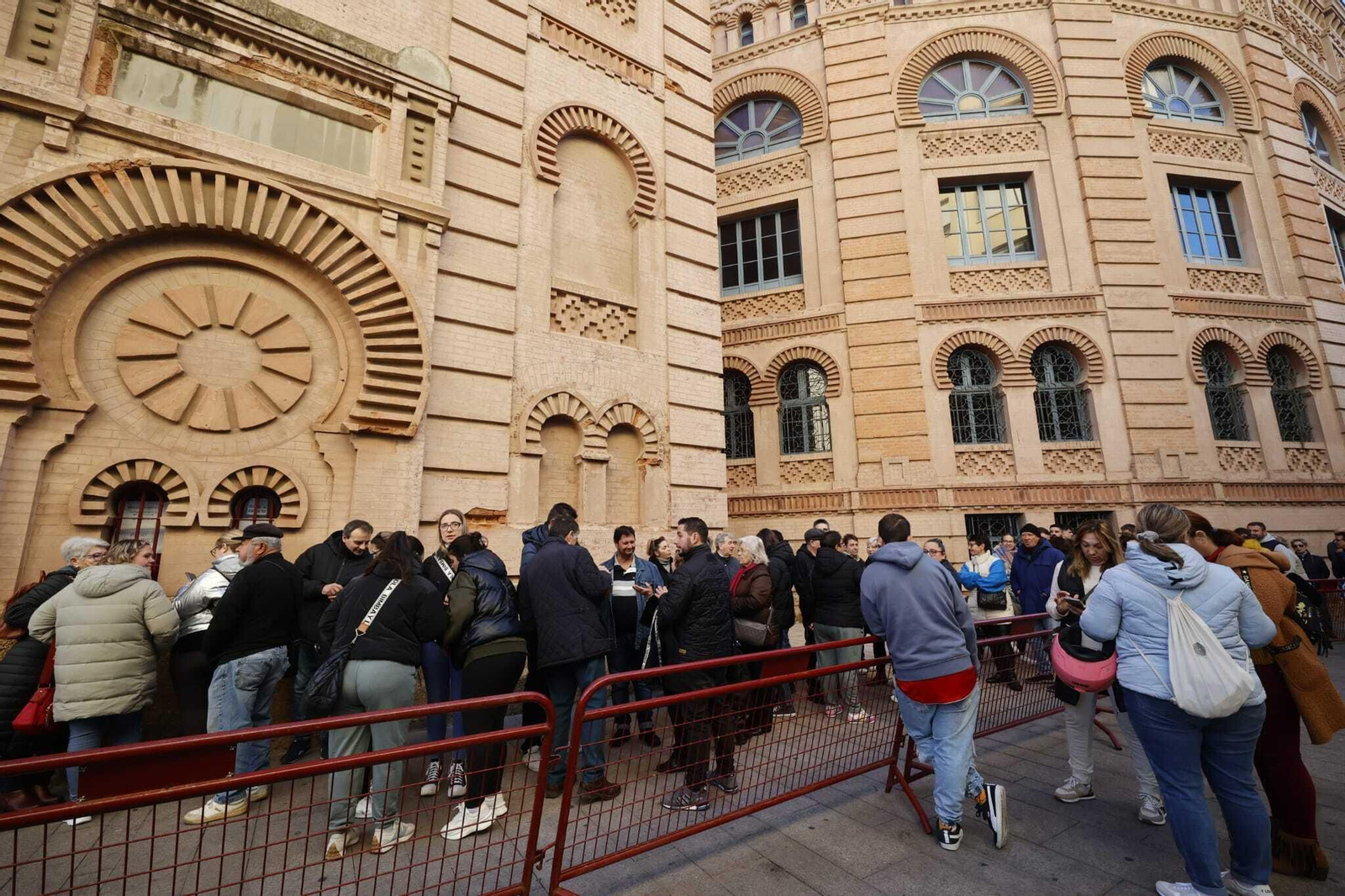 Colas este jueves para adquirir entradas para las semifinales de Infantiles y Juveniles.