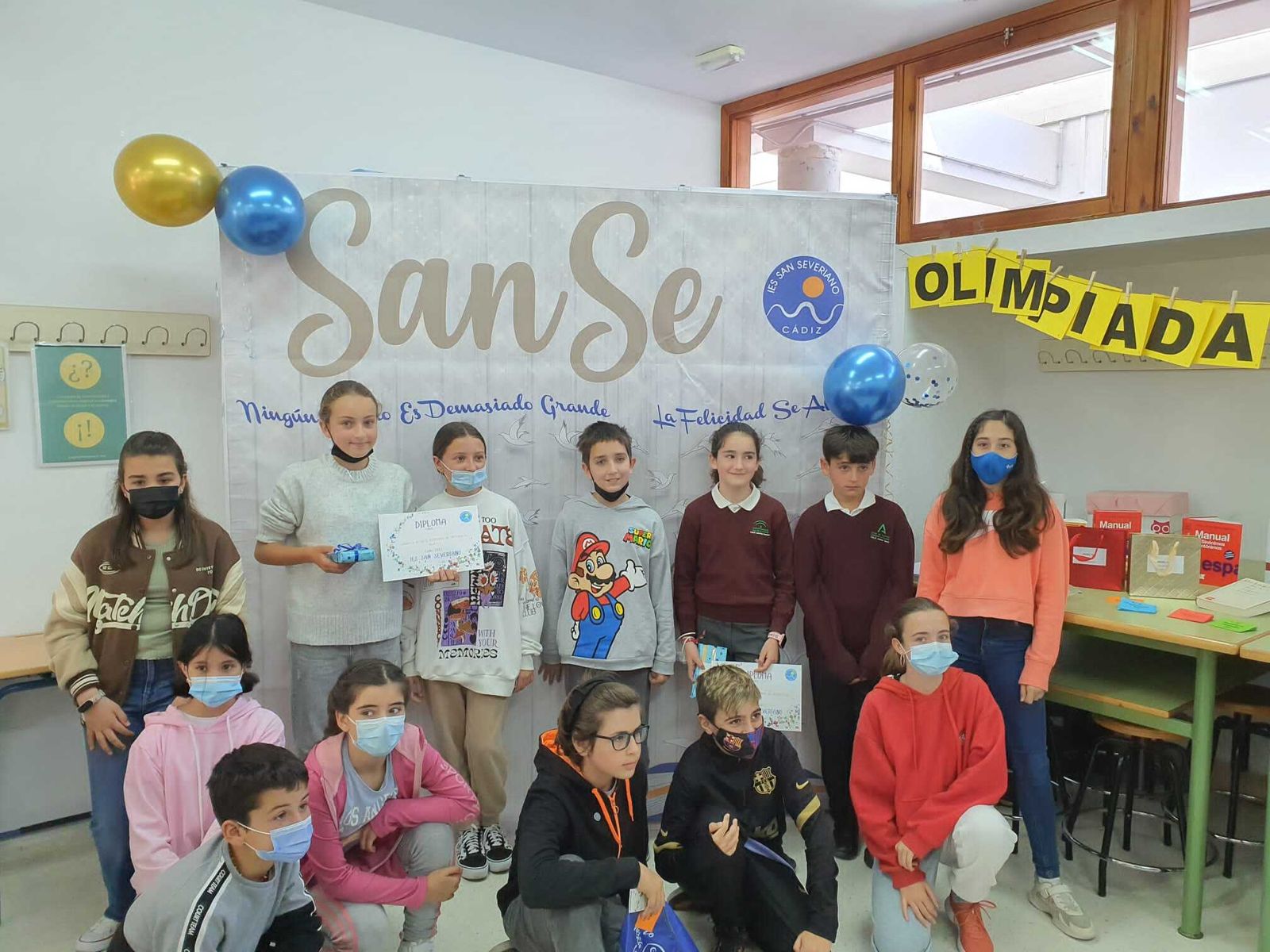 Algunos de los alumnos participantes junto a alumnos ganadores.