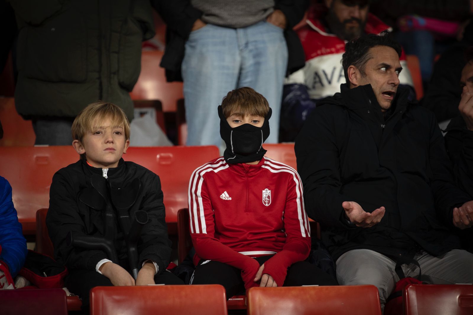 Encuéntrate en la grada de Los Cármenes en el Granada-Burgos