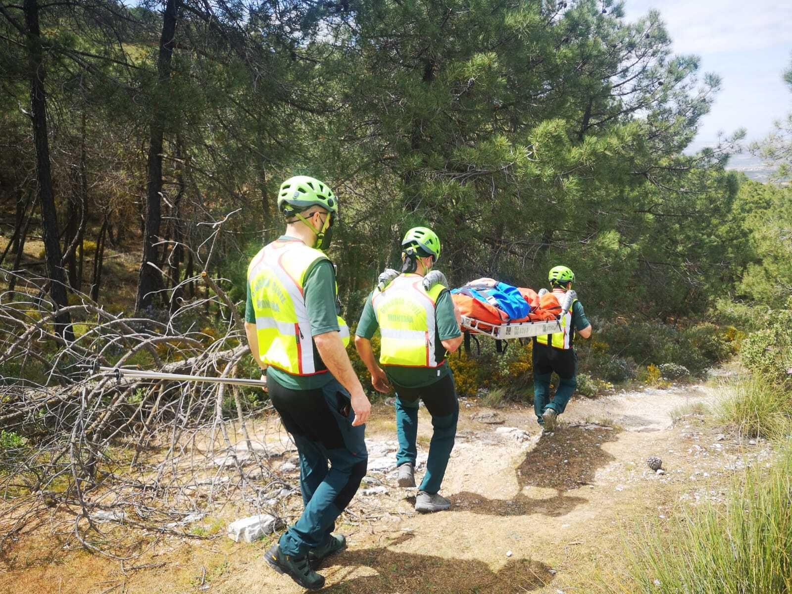 Rescate por parte del Sereim del senderista accidentado en Sierra Nevada.