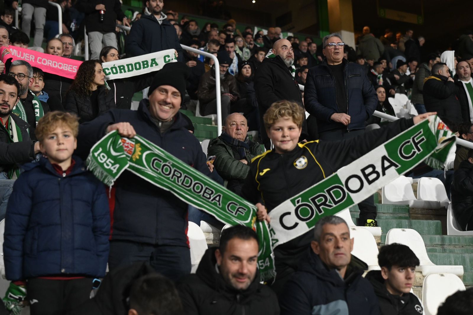 Las fotos del espectacular ambiente en El Arcángel en el derbi andaluz entre Córdoba CF y Málaga