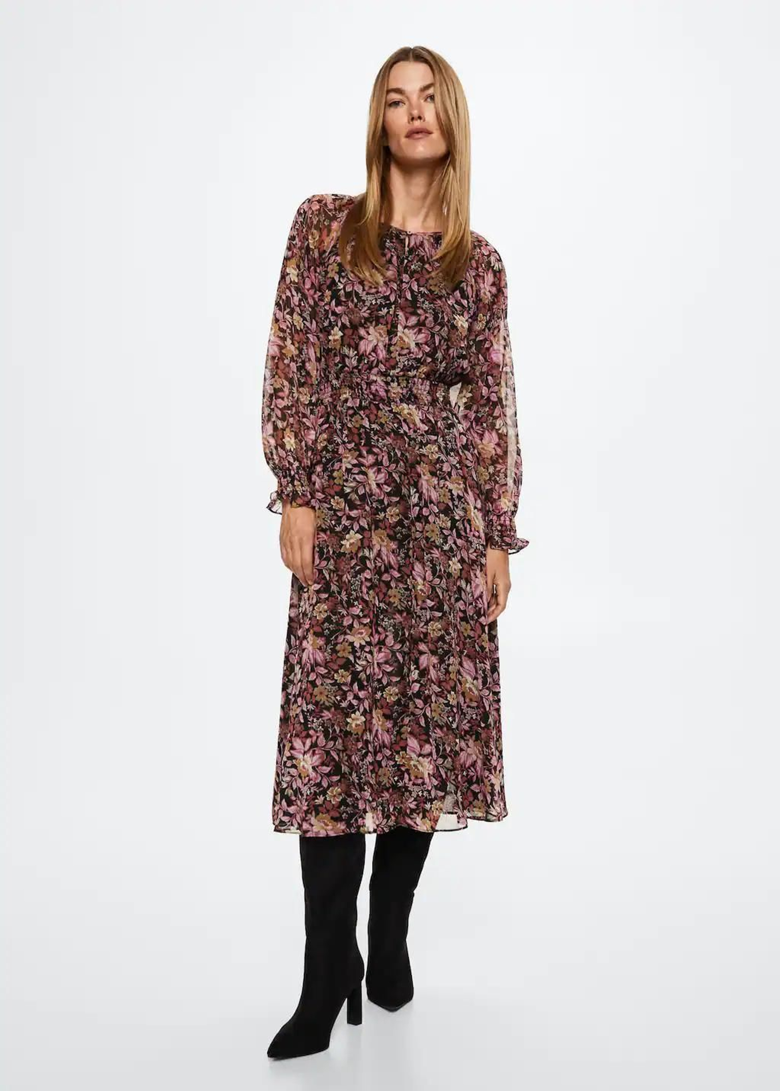 Vestido con estmapado de flores de Mango. Vestido con estmapado de flores de Mango.