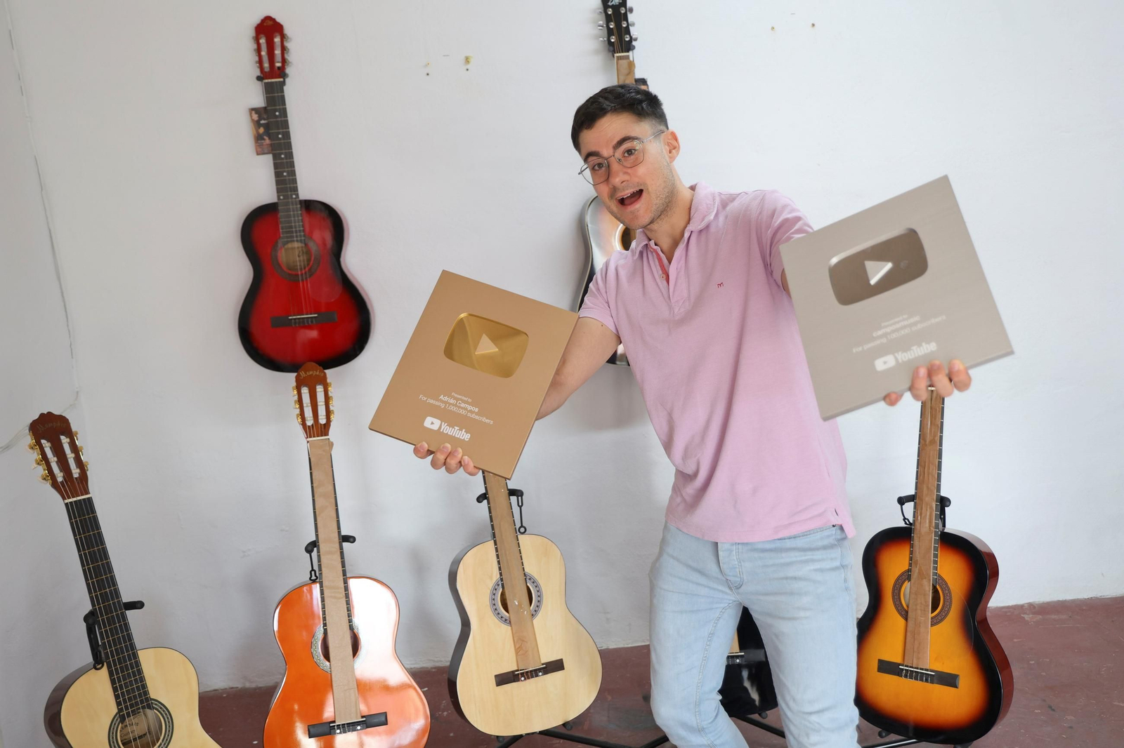 Las fotos de Adrián Campos, el malagueño que triunfa en TikTok y YouTube con sus clases de guitarra
