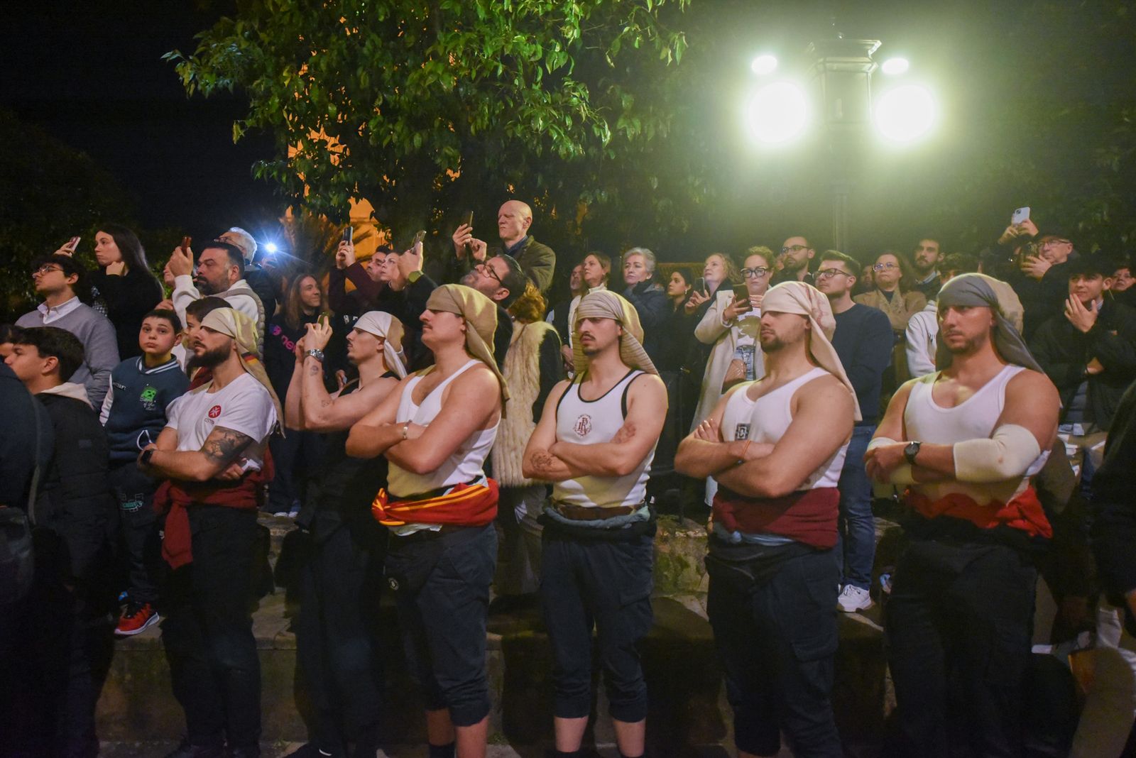 El Vía Crucis de las Cofradía con el Señor de la Sangre, en imágenes