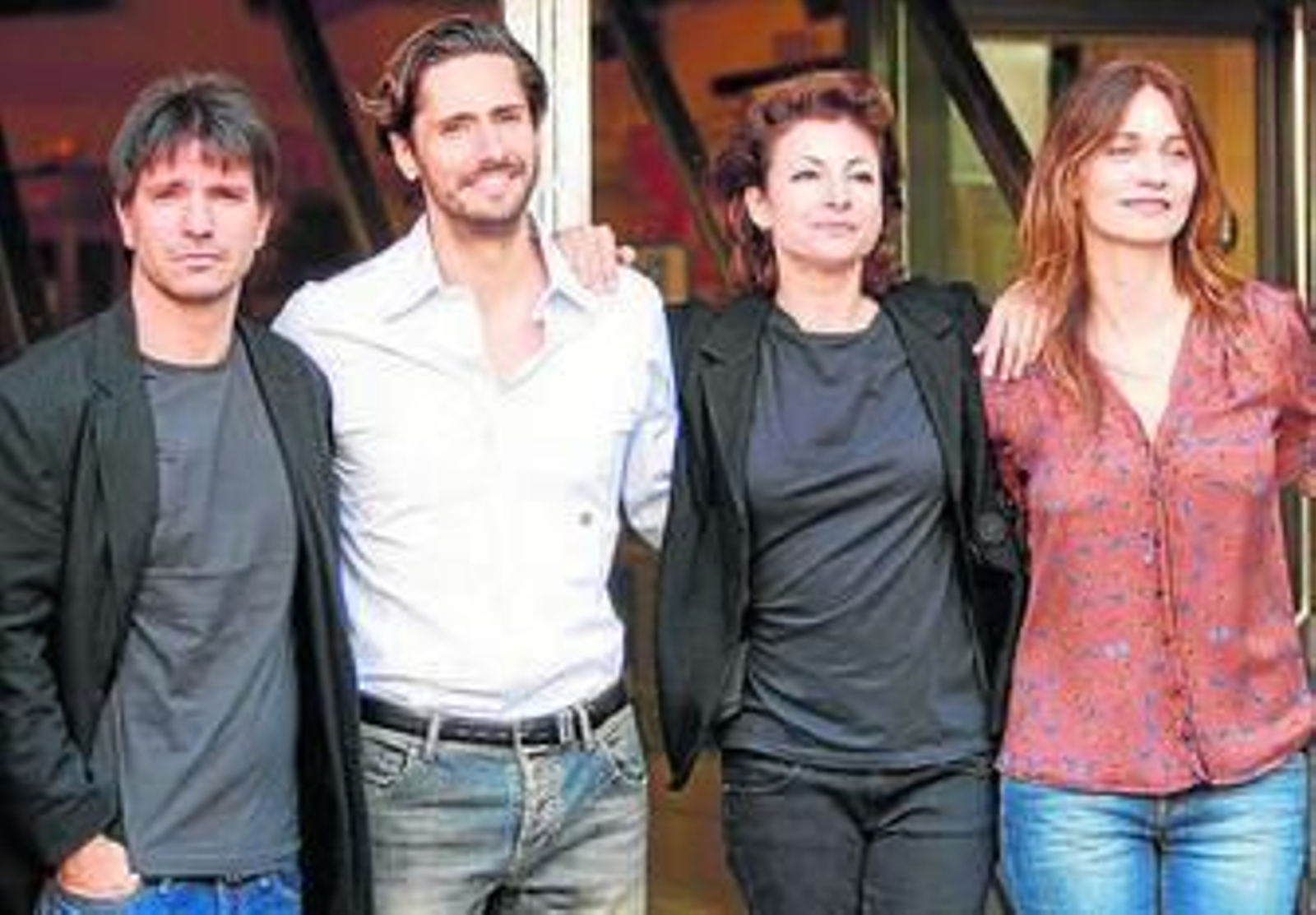 Achero Mañas, junto a Juan Diego Botto, Nawja Nimri y Ana Risueño.