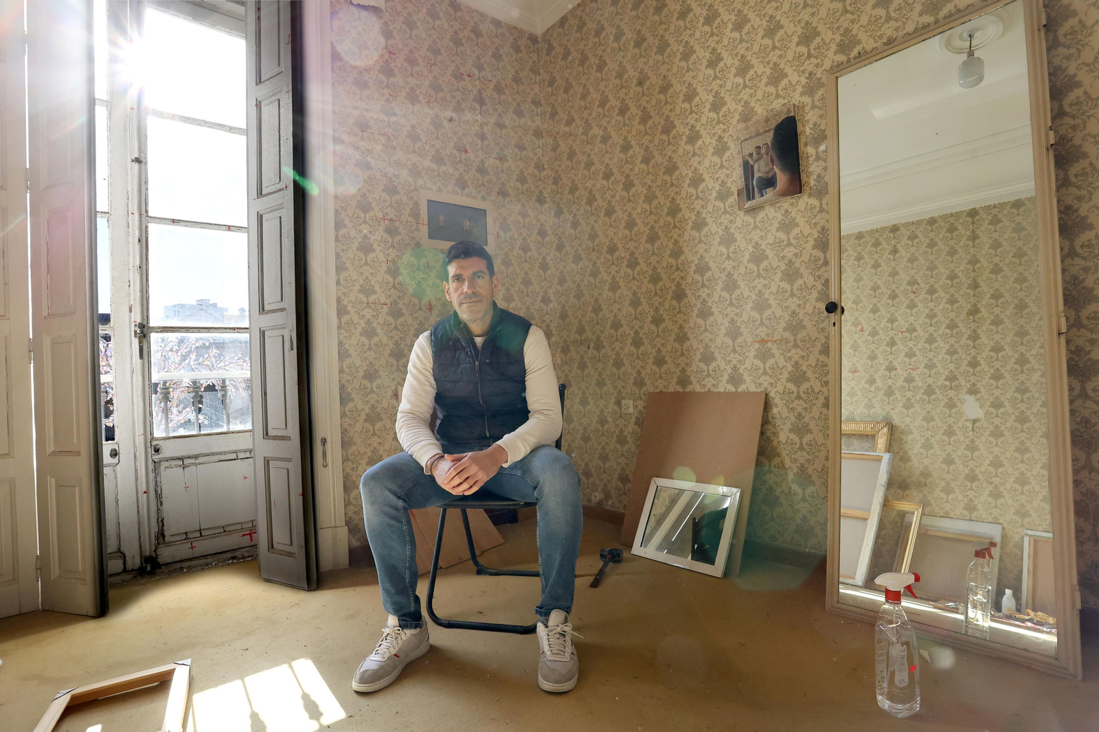 Eduardo Millán, en su estudio de pintura en Jerez.