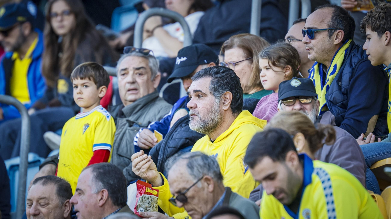Búscate entre las imágenes del partido de fútbol Cádiz CF - Racing de Santander