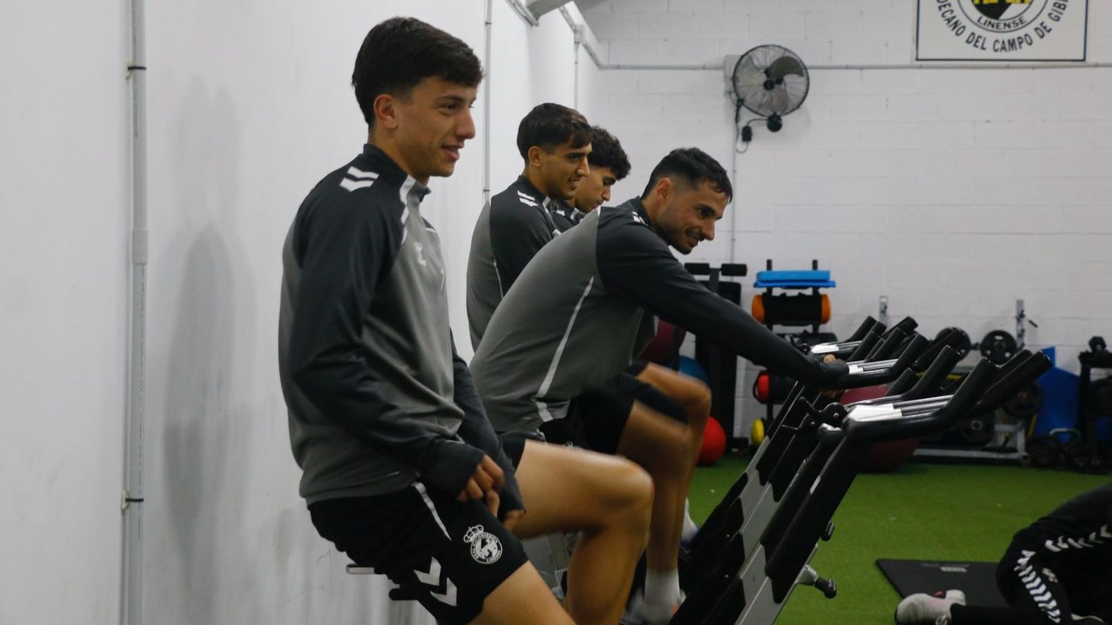 Jugadores de la Balona, en el gimnasio