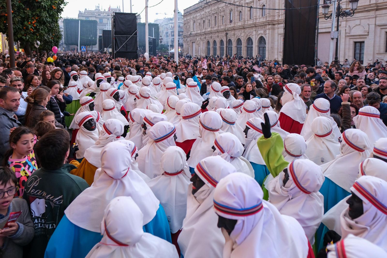 Fotos del Heraldo de los Reyes Magos en la recogida de llaves de la ciudad