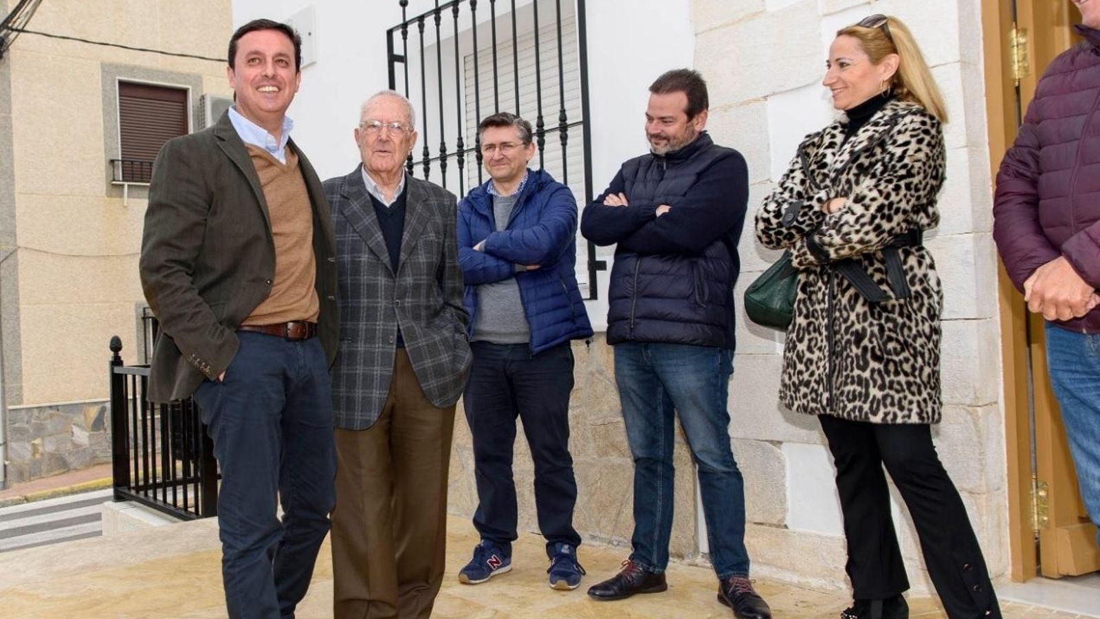 Recorrido por Chercos del presidente de la Diputación con el alcalde Torres Sáez
