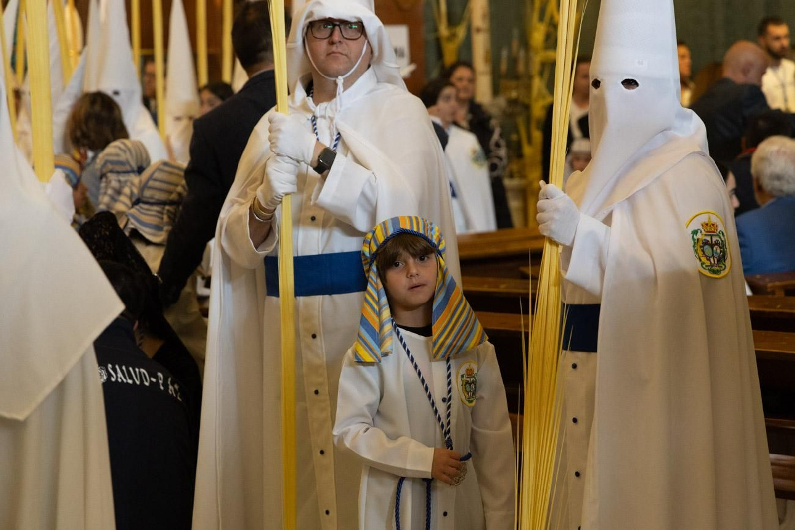 Los jiennenses se echan a la calle para presenciar la primera de las procesiones de la jornada: la Borriquilla (I)