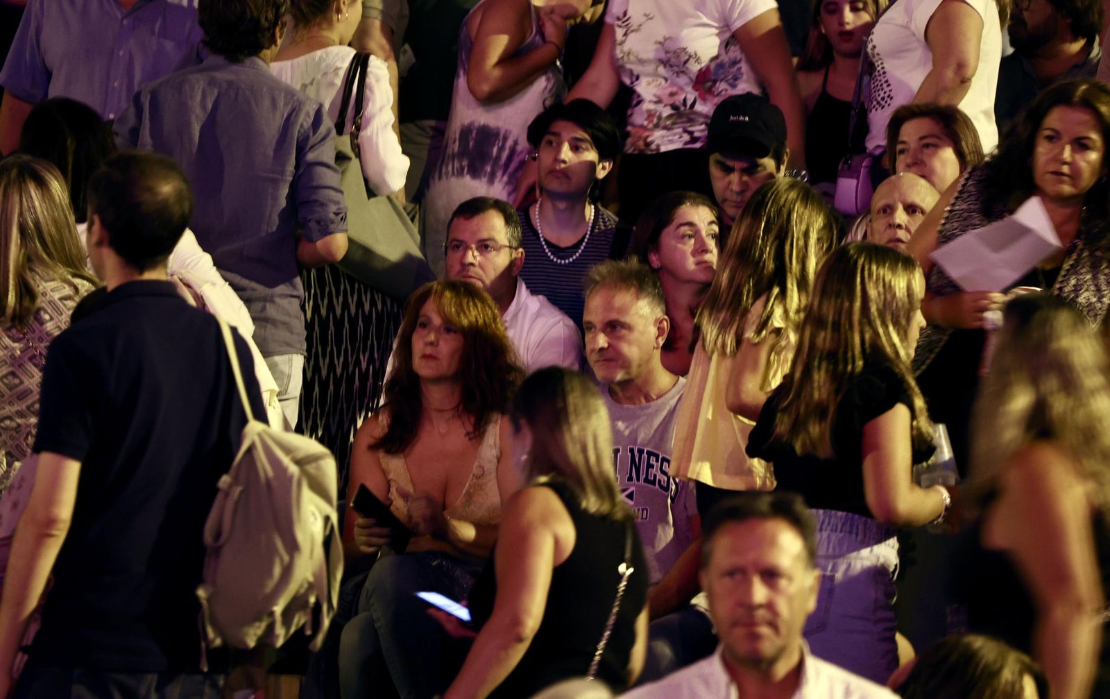 Búscate en el concierto de Hombres G