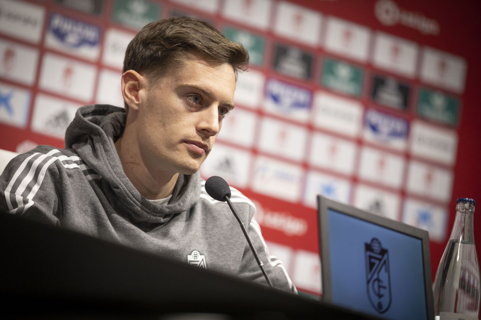 Las mejores imágenes de la presentación de Pol Lozano