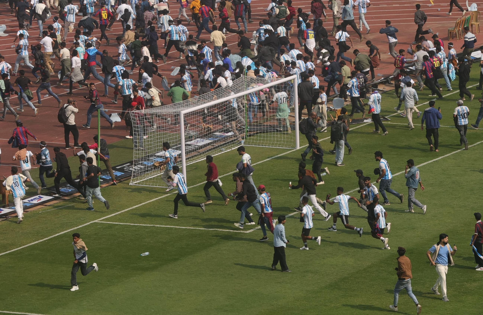 Las fotos de los disturbios por una visita de Leo Messi a Calcuta