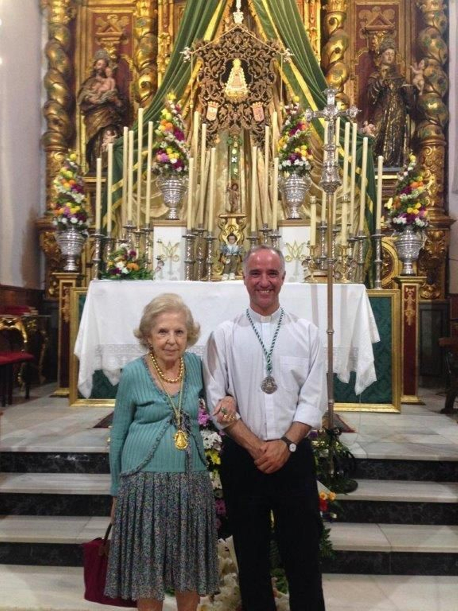 La marquesa de Saltillo con su sobrino, el sacerdote Ignacio Jiménez Sánchez-Dalp.