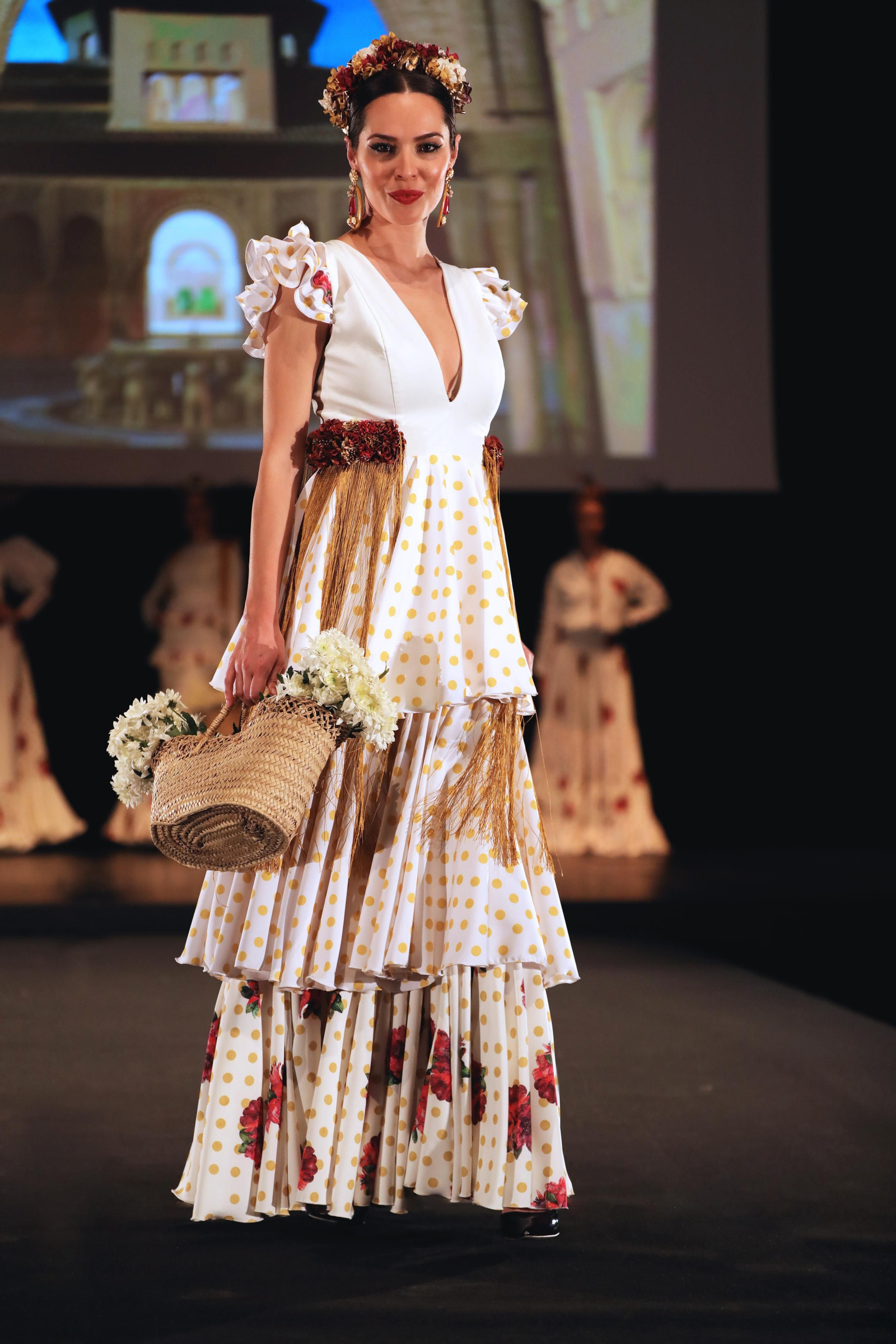 Desfile de Ajolí 58 en la Pasarela Flamenca de Granada