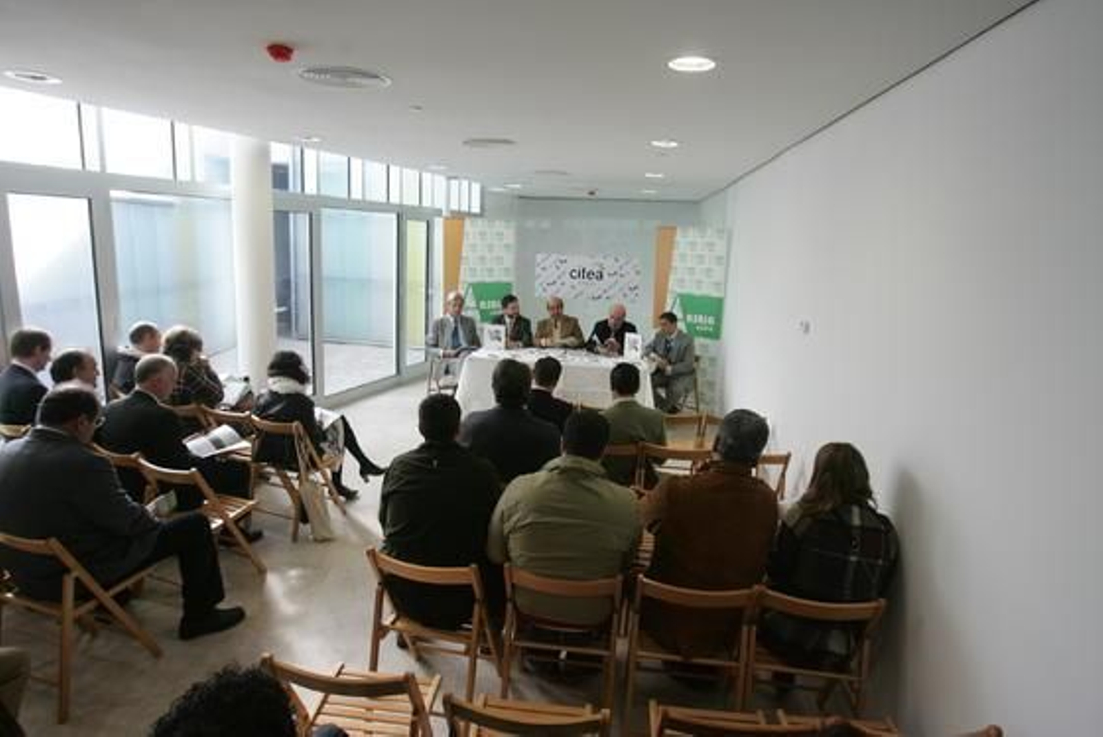 Asaja edita una nueva revista que retrata la historia del recién inaugurado Centro de Innovación y Tecnología Empresarial Agraria

Foto: Pascual