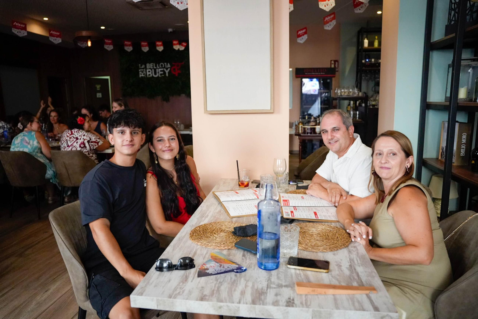 Así viven los almerienses el primer sábado de la Feria del Mediodía