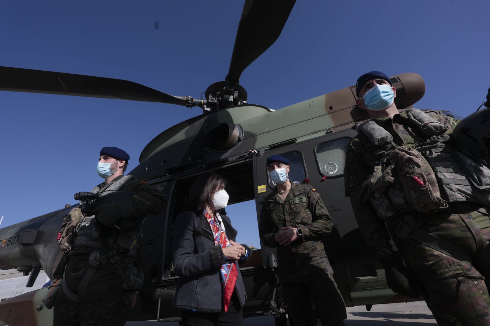 La visita de Margarita Robles a la Base del Copero en imágenes