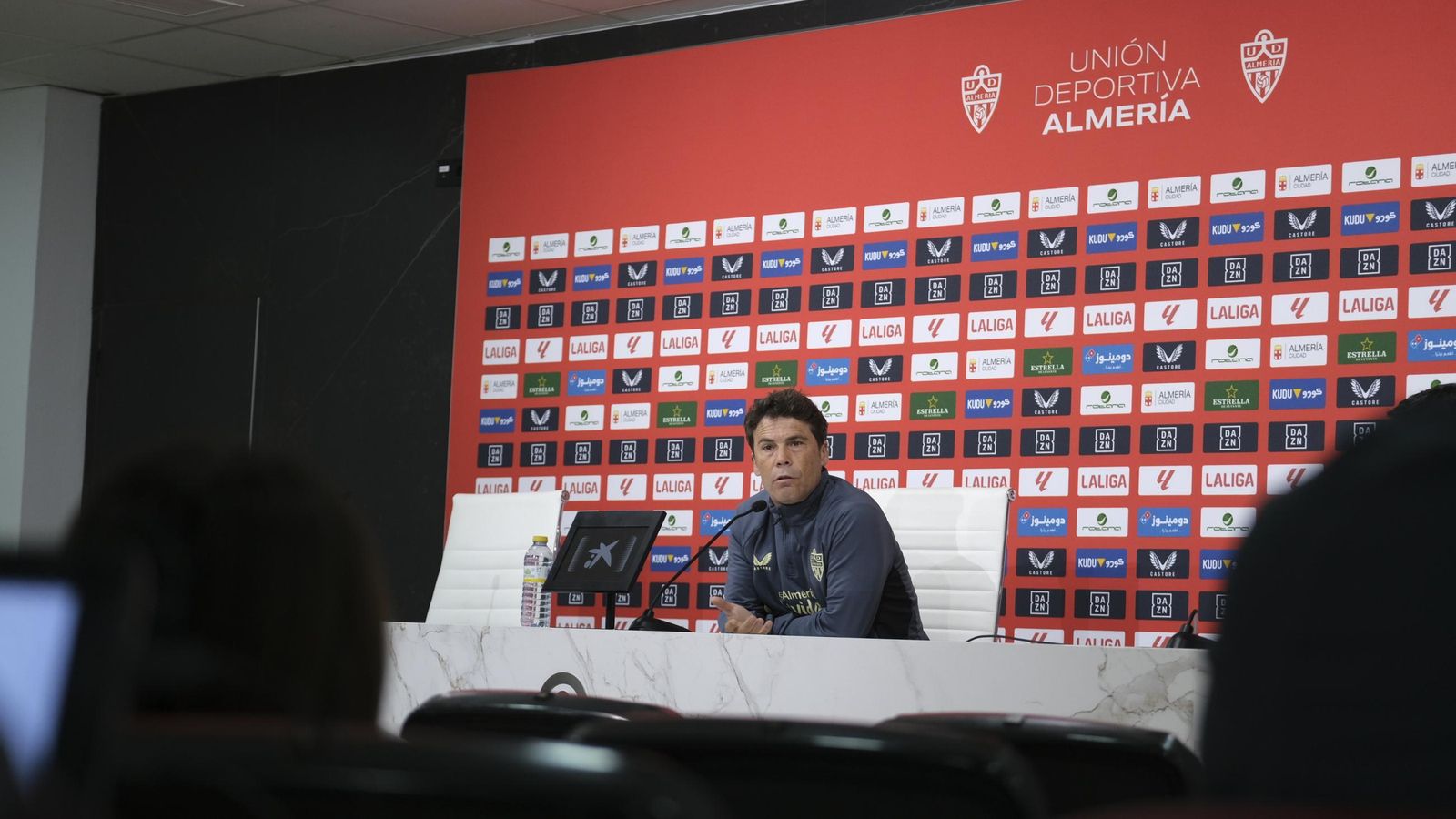 El técnico del conjunto rojiblanco durante una de sus comparecencias en sala de prensa antes de un encuentro de este curso.